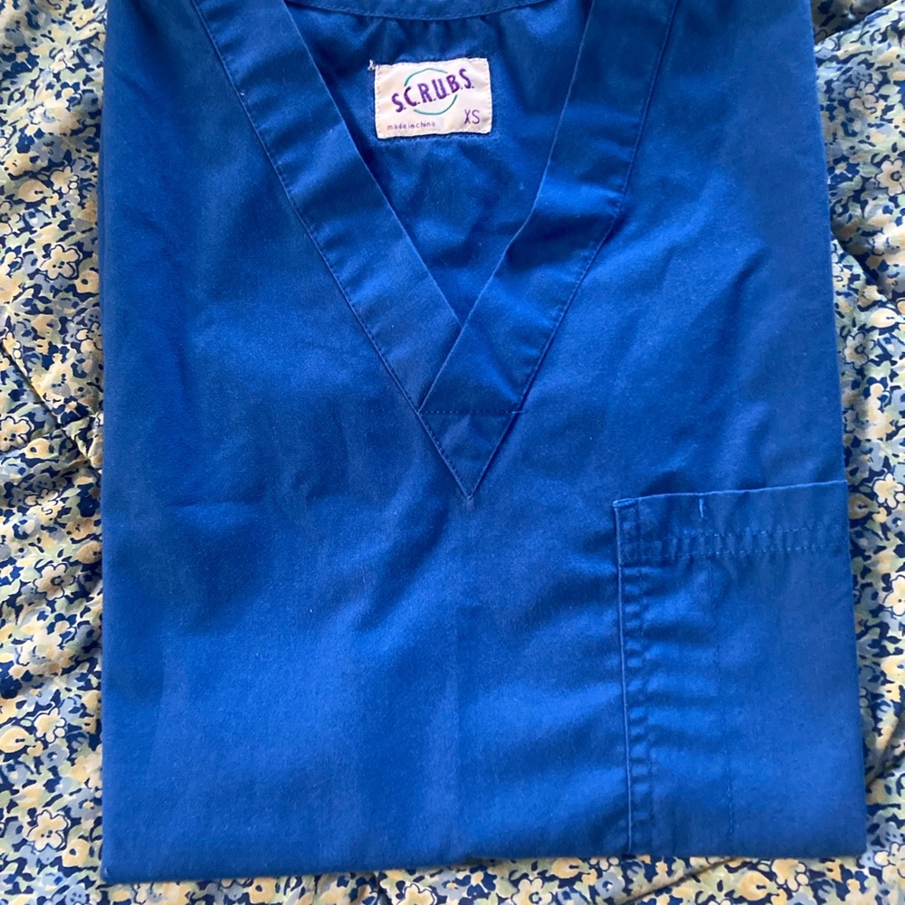 Scrub top